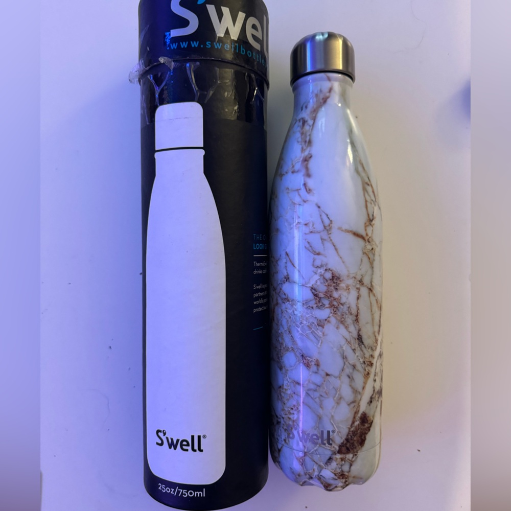 S’well Water bottle, 25 oz/750 mL - white and brown marble. Brand new!